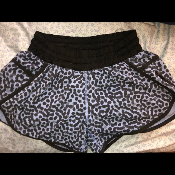 Lululemon shorts - Picture 3 of 4